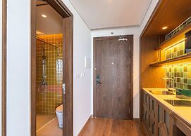 Mandala Oceanfront Driftwood Apartment
