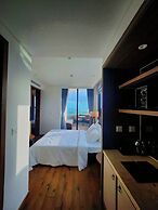 Mandala Oceanfront Driftwood Apartment