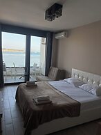 Seastar Apartments