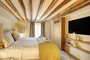 Champs Elysees AC Luxe with Terrace