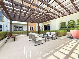 LUX  The Le Pont Sea View Suite