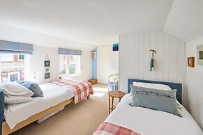 Host Stay Pebble Cottage
