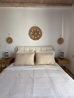 Nesa Paros
