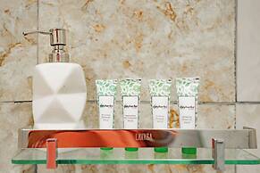 Hummingbird - A Luxury Stay
