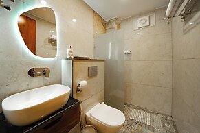 Hummingbird - A Luxury Stay