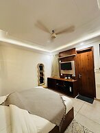 Hummingbird - A Luxury Stay