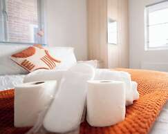 D'luxe 5-bed House - Sleeps 12 & Private Parking