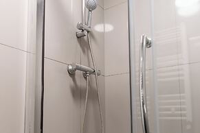 D'luxe 5-bed House - Sleeps 12 & Private Parking