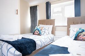 3-bed House - Sleeps 7, Parking & Views