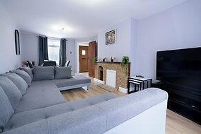 3-bed House - Sleeps 7, Parking & Views