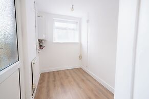 3-bed House - Sleeps 7, Parking & Views