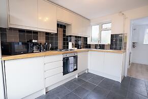 3-bed House - Sleeps 7, Parking & Views