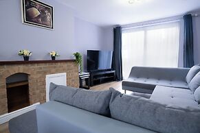 3-bed House - Sleeps 7, Parking & Views