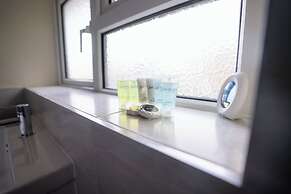 3-bed House - Sleeps 7, Parking & Views