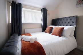 3-bed House - Sleeps 7, Parking & Views