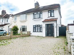 Spacious 6 Bedroom House in Bexleyheath