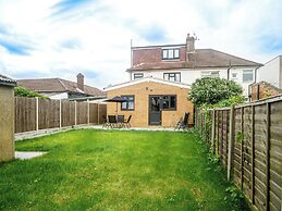 Spacious 6 Bedroom House in Bexleyheath