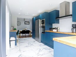 Spacious 6 Bedroom House in Bexleyheath
