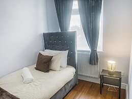 Spacious 6 Bedroom House in Bexleyheath