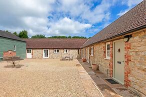 Priory Courtyard - 3 Bedroom Escape