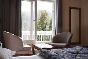 The Oak & Lake View Resort