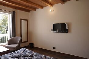 The Oak & Lake View Resort