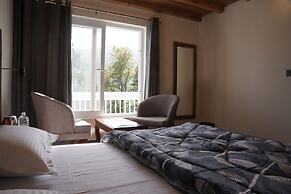 The Oak & Lake View Resort