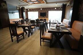 HOTEL S R GRAND