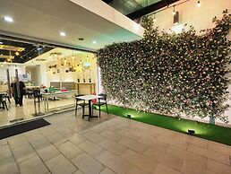 Eco Roomy Hotel