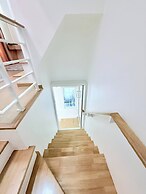 Minimalist Townhome Stay