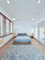 Minimalist Townhome Stay
