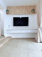 Minimalist Townhome Stay