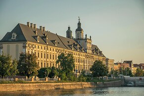 The Cyrus Hotel