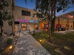 Hotel Neon