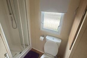 3 Bed Caravan - Sleeps 8 - Pets - Parking