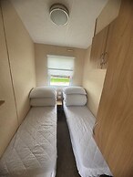 3 Bed Caravan - Sleeps 8 - Pets - Parking
