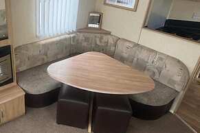 3 Bed Caravan - Sleeps 8 - Pets - Parking