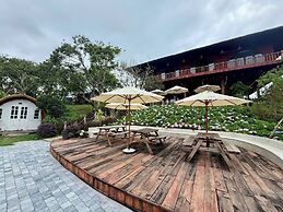 Coto Village Resort