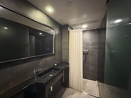 Noble Park Hotel