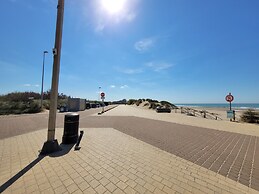 Sea View Apartment by Beach