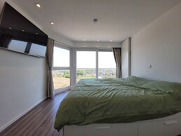 Sea View Apartment by Beach