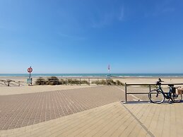 Sea View Apartment by Beach