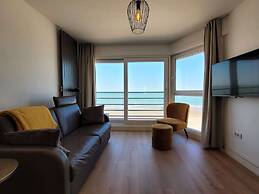 Sea View Apartment by Beach