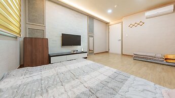Boryeong The Daecheon Story Pension
