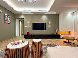 KeyRock Living - Skyline at Paramount
