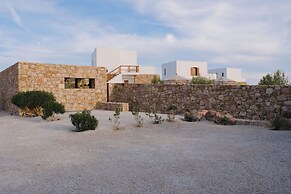 ROOTS Nature Living Milos