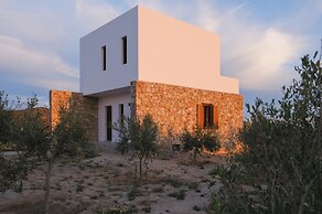 ROOTS Nature Living Milos