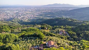 Tuscan Embrace in Montecatini Alto