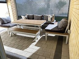 Alkimos Beach Family Accommodation