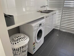 Alkimos Beach Family Accommodation
